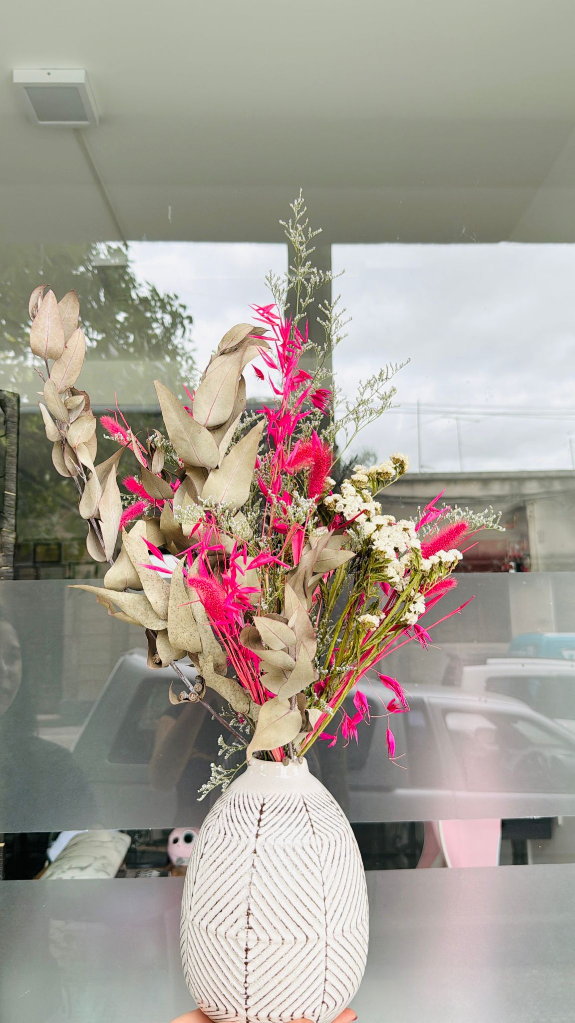 jarrón cerámica + arreglo preservado